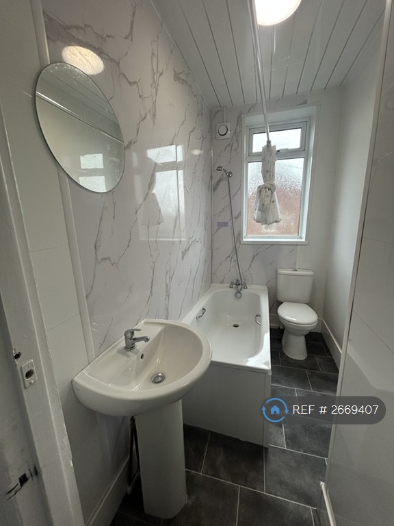 2 bedroom house in Brantwood Terrace, Manchester, M9 (2 bed) (#2669407)