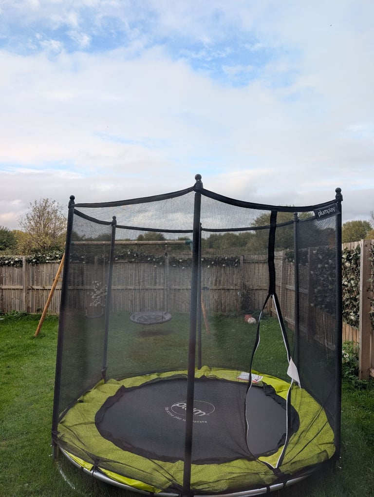 In ground plum trampoline 8ft new few weeks old