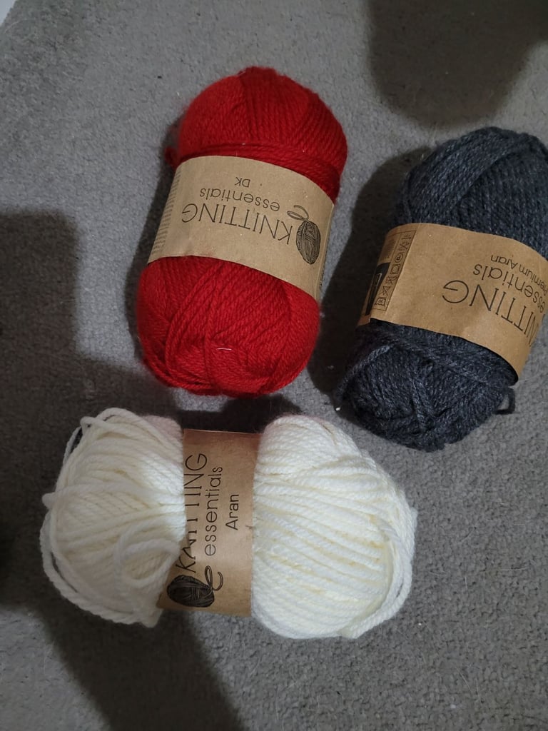 x3 Balls of Yarn