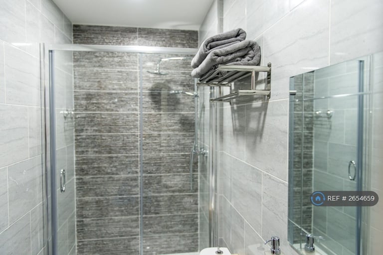 1 bedroom flat in Claremont, Bradford, BD7 (1 bed) (#2654659)