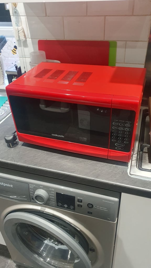 Cookworks 700 watts microwave 