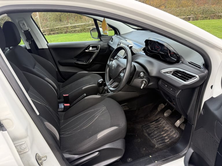 PEUGEOT 208 1.2 VTi Active 2013