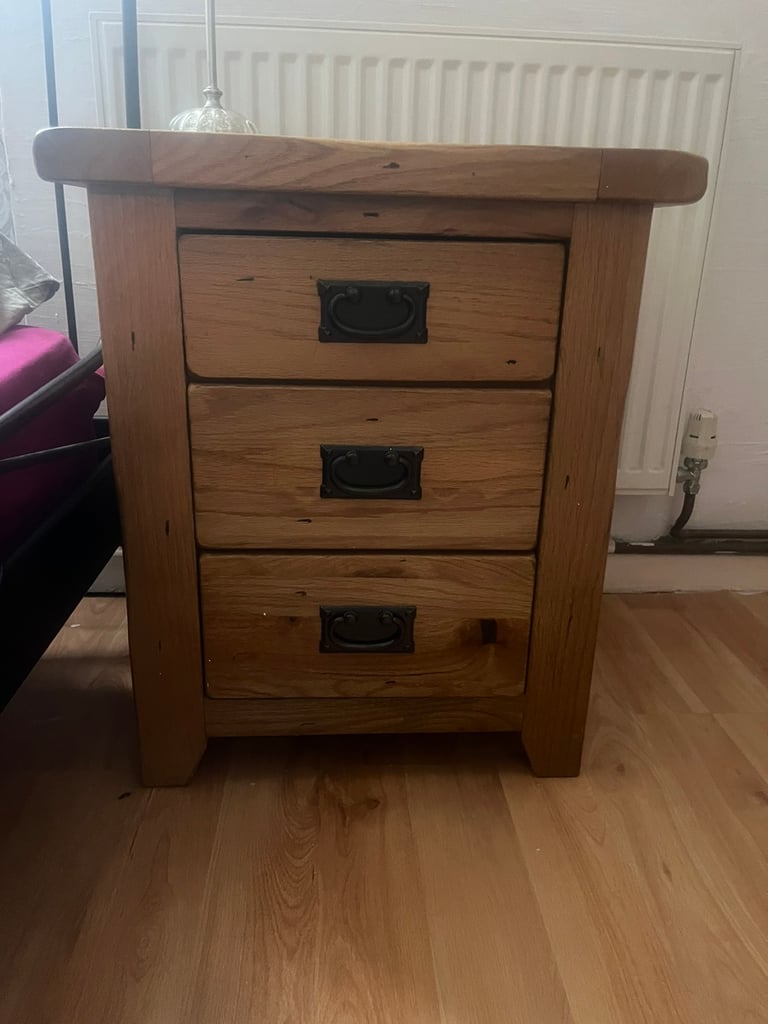 Second hand bedside tables near deals me