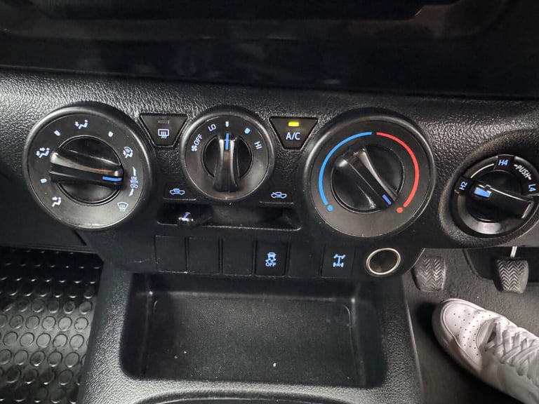 2019 Toyota Hilux Active D/Cab Pick Up 2.4 D-4D PICK UP DIESEL Manual