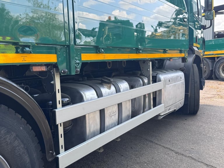 2014 DAF CF 75.330 D/S WITH HMF 1430 CRANE 