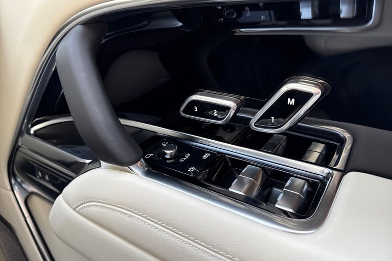 2025 Land Rover Range Rover 3.0 P460e 38.2kWh Autobiography Auto 4WD Euro 6 (s/s) 5dr SUV Automatic