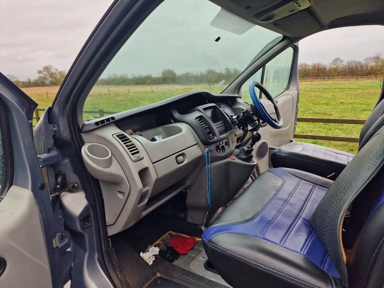 2011 Renault Traffic Grey 5 Seat Crew Cab  Spares Repairs  Turns over No start