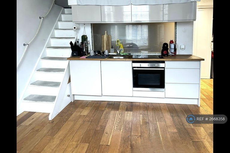 1 bedroom flat in Sinclair Gardens, London, W14 (1 bed) (#2668358)