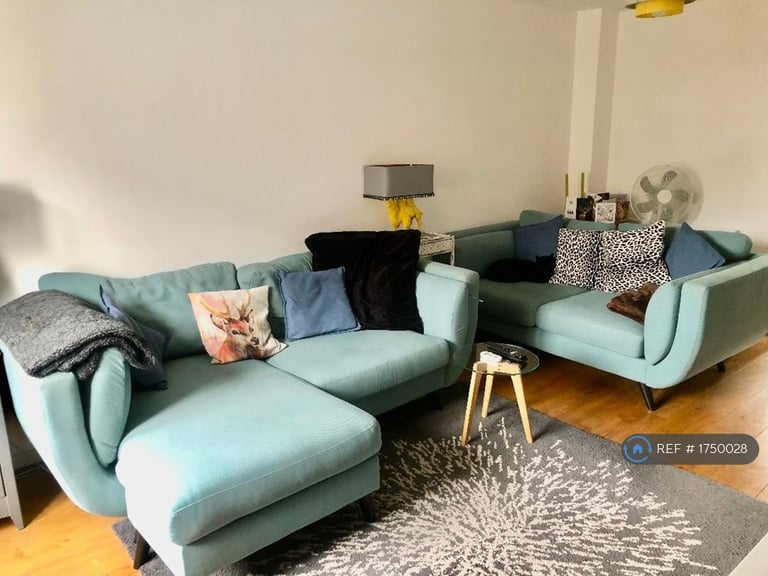 image for 3 bedroom house in Triumph Place, Teignmouth, TQ14 (3 bed) (#1750028)