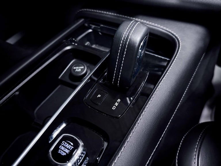 2022 Volvo XC90 2.0h T8 Recharge 18.8kWh R-Design SUV 5dr Petrol Plug-in Hybrid Auto 4WD Eu ESTAT...