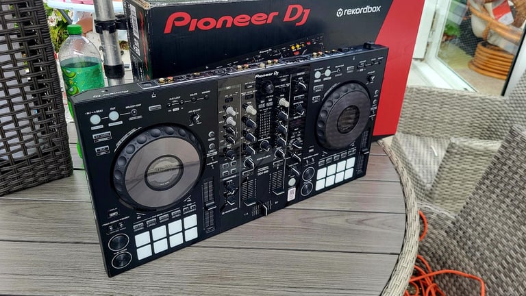 Pioneer DDJ800 controller