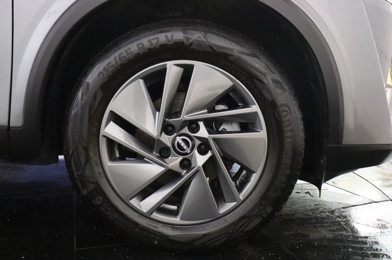 2022 Nissan Qashqai 1.3 DIG-T MHEV Acenta Premium 5dr (APPLE CAR PLAY, REV CAMERA) Manual