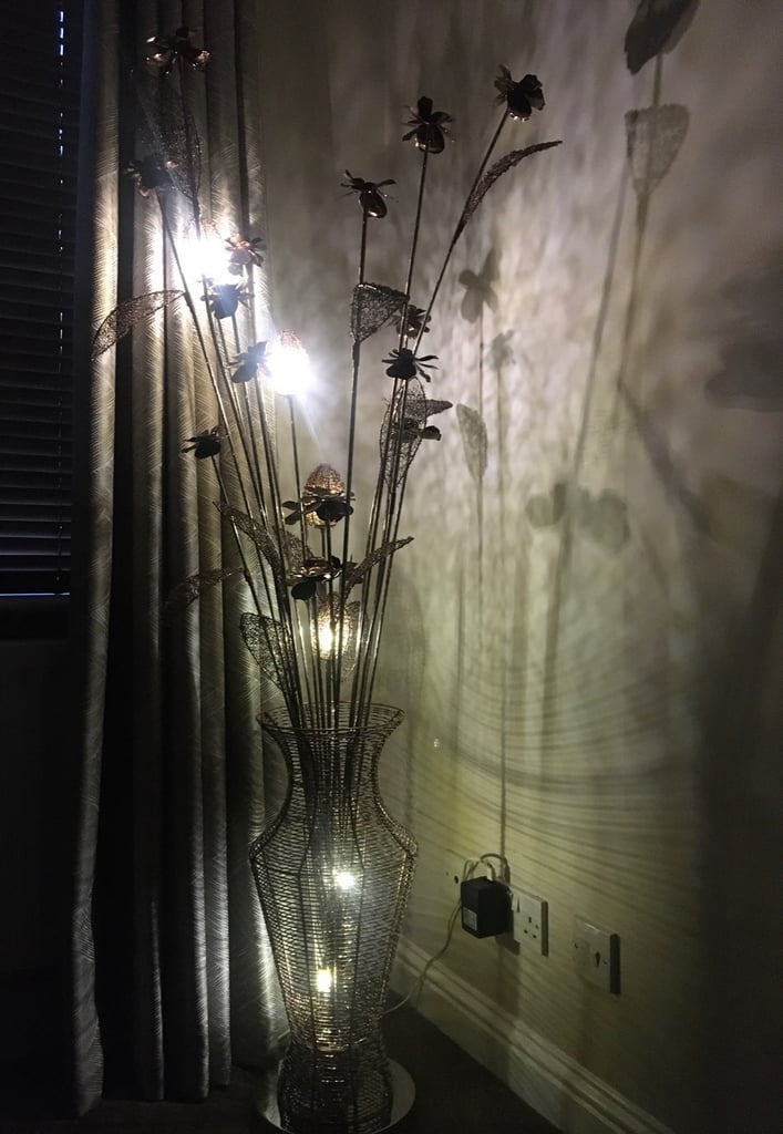 Art Decor - brown wire / flower floor lamp