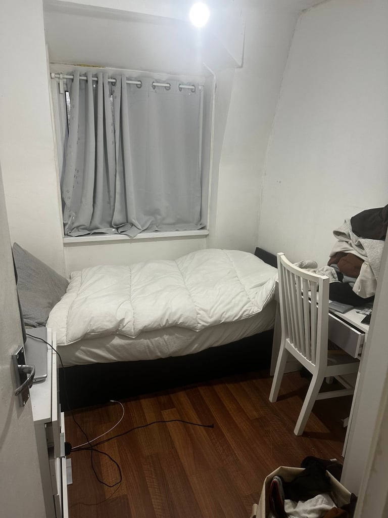 Single room to rent in Morden near underground 