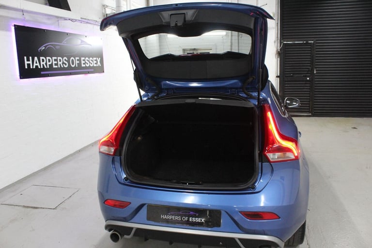 2016 Volvo V40 1.5 T2 R-Design Pro Auto Euro 6 (s/s) 5dr HATCHBACK Petrol Automatic