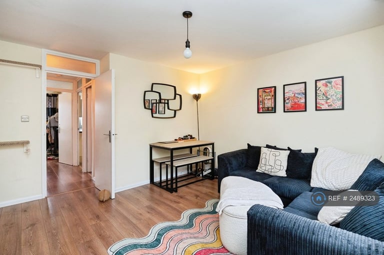 1 bedroom flat in Mill Court, London, E10 (1 bed) (#2489323)