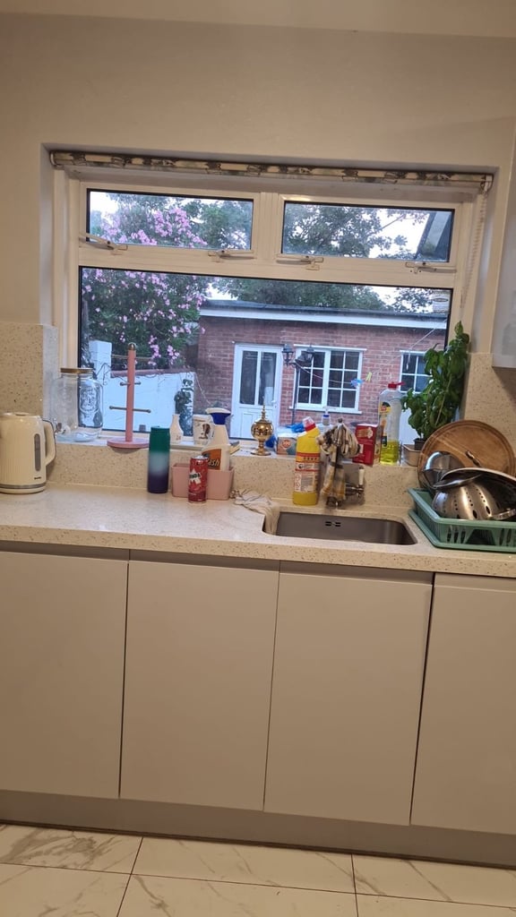 Spacious big double room to rent in Mornington Road, Monthly £850, Only working prof. Female