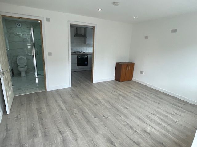 image for One Bedroom House Fully Refurbished in Fauldhouse L@@K house rent west lothian near train station