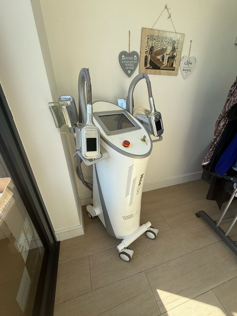 ( PRICE NEGOTIABLE )Nice Lipo 3 Fat Freezing Machine