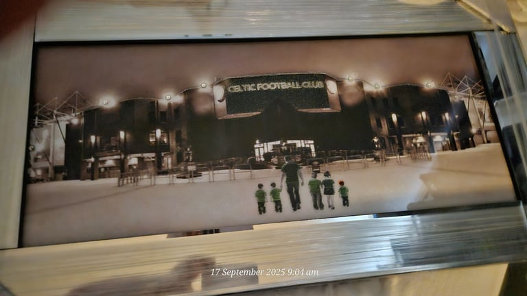 Celtic fc, large picture, mirror edge. 
