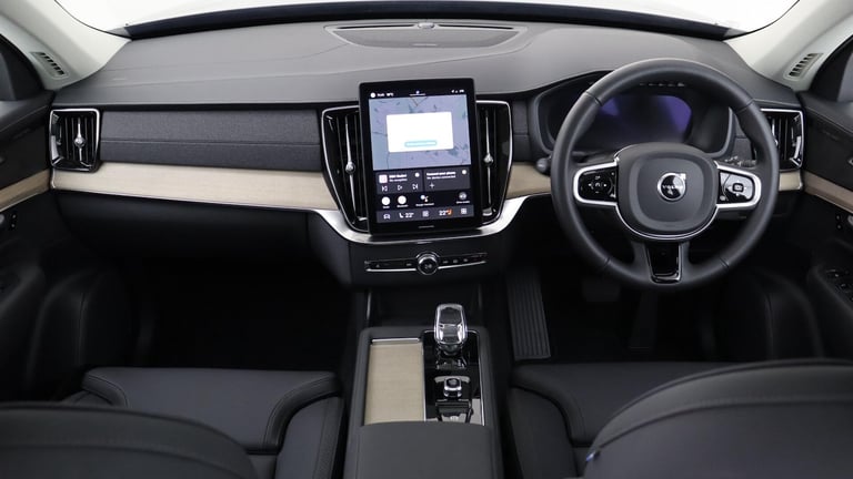 2025 Volvo XC90 B5 (P) AWD Plus Dark (Sunroof, Harman Kardon Sound, 360 Camera, BLIS) ESTATE Petr...
