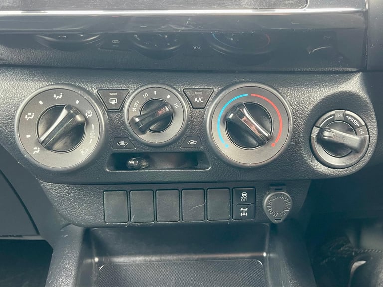 Toyota Hilux D-4D 150 ACTIVE 4WD SINGLE CAB WITH TRUCKMAN TOP
