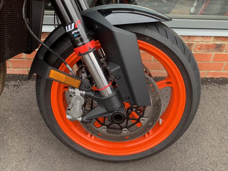 KTM 990 DUKE - TECH PACK - KTM WARRANTY 09/5/2029
