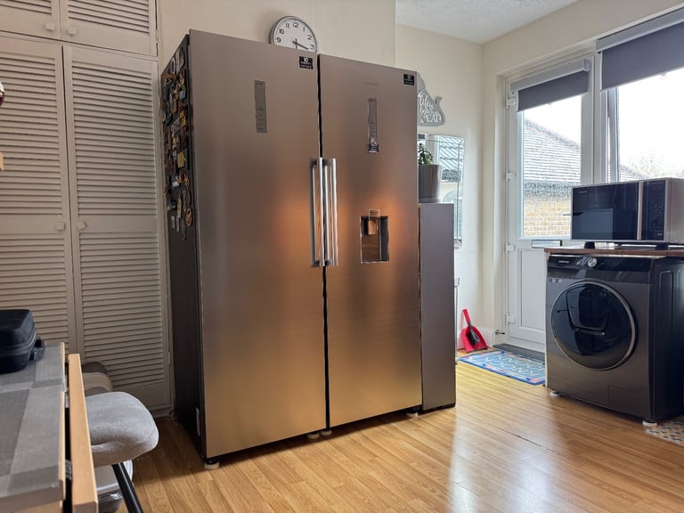 Bright double room in Grays – £700/month + £300 deposit.