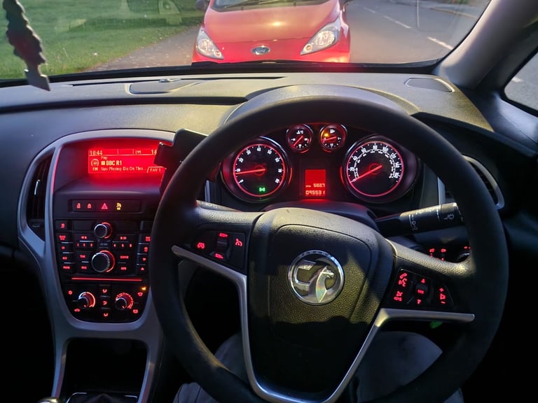 Vauxhall ASTRA 1.4, cheap car, Hatchback, 2011, Manual, 1398 (cc), 5 doors