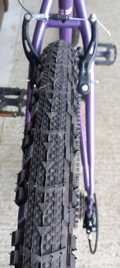 Apollo Twilight Unisex Mountain Bike. 