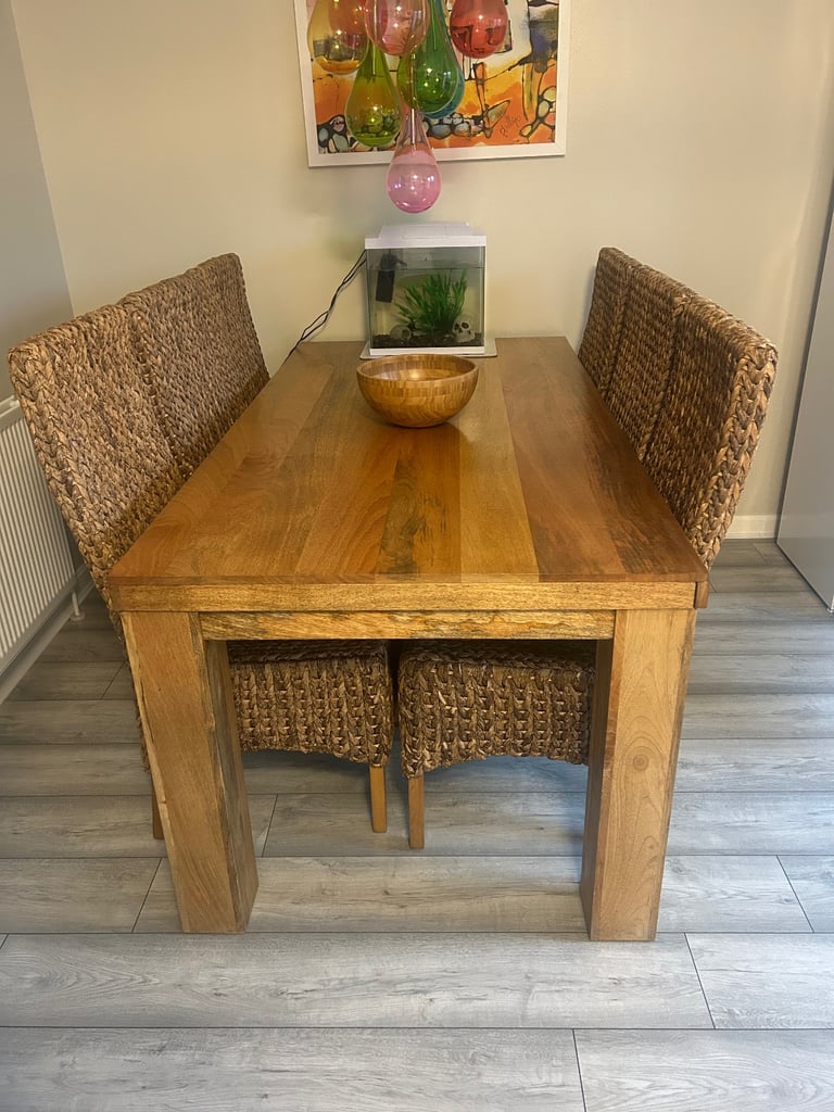 Oak table and 6 chairs 
