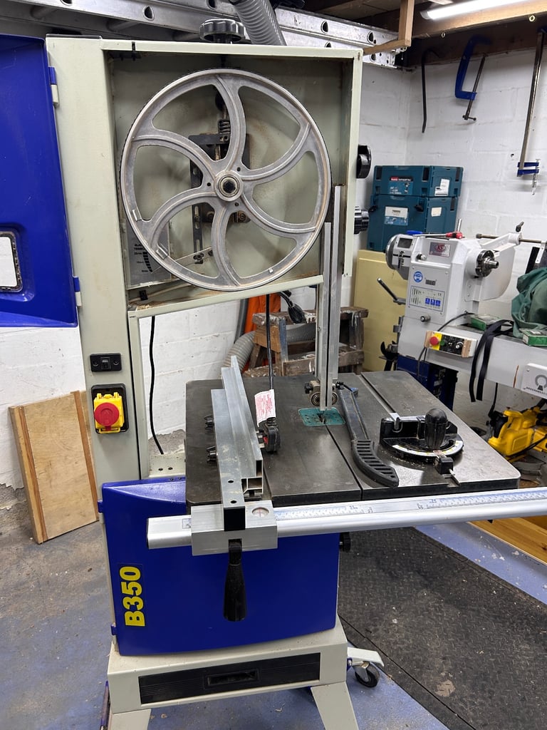 Charnwood B350 Woodworking Bandsaw with Wheeled Stand, And 4 Blades