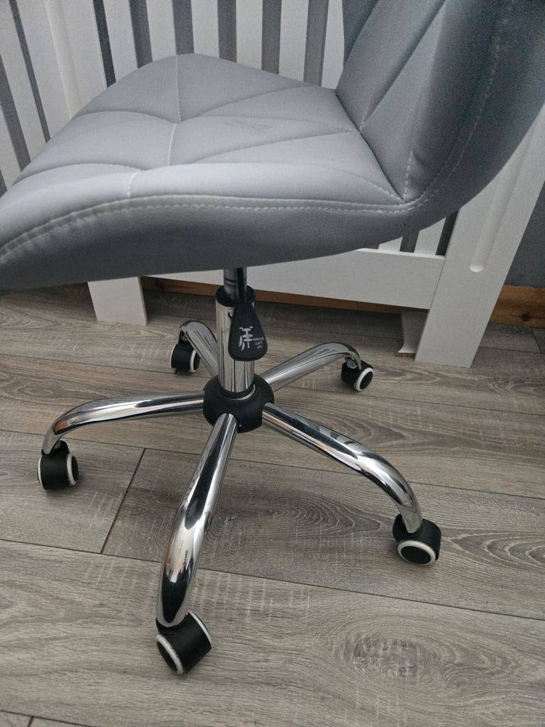 Swivel chair