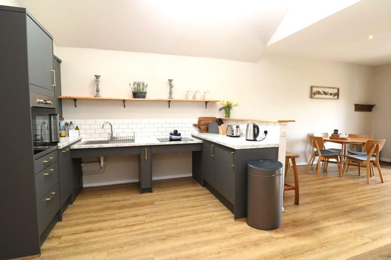 Furnished Cottages in Melrose available to rent, heating & electric included, free wifi