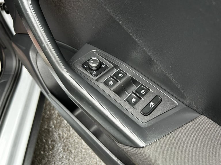 2018 Volkswagen T-Roc 1.6 TDI SE SUV 5dr Diesel Manual Euro 6 (s/s) (115 ps) HATCHBACK Diesel Manual