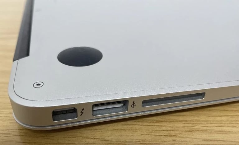 Apple MacBook Air 13 - i5 8gb RAM 128gb SSD **FREE DELIVERY**