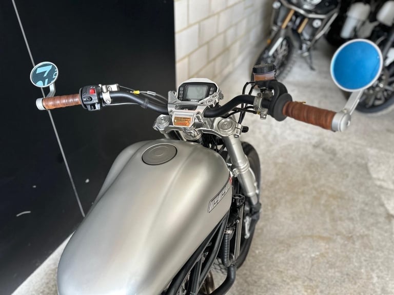 STUNNING LOW MILEAGE 2019/69 CCM SPITFIRE FLAT TRACKER