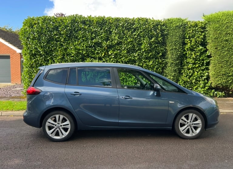 Vauxhall Zafira Tourer 7 seater, stunning condition, sound mechanically, New mot with no advisory 