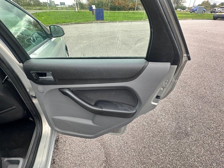 2010 Ford Focus 1.6 Titanium 5dr HATCHBACK Petrol Automatic