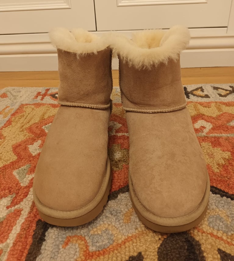 image for Authentic Ugg Boots. Size 6. As new! RRP £195!