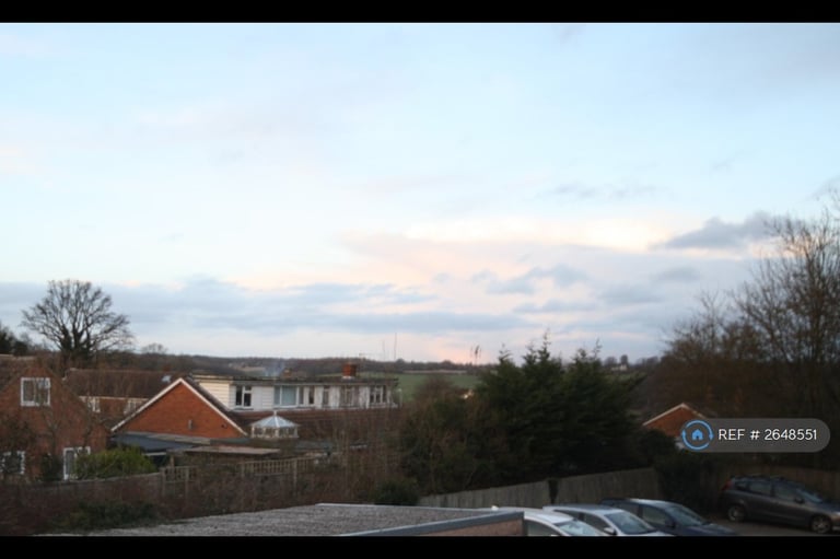 2 bedroom flat in Greenway Parade, Chesham, HP5 (2 bed) (#2648551)