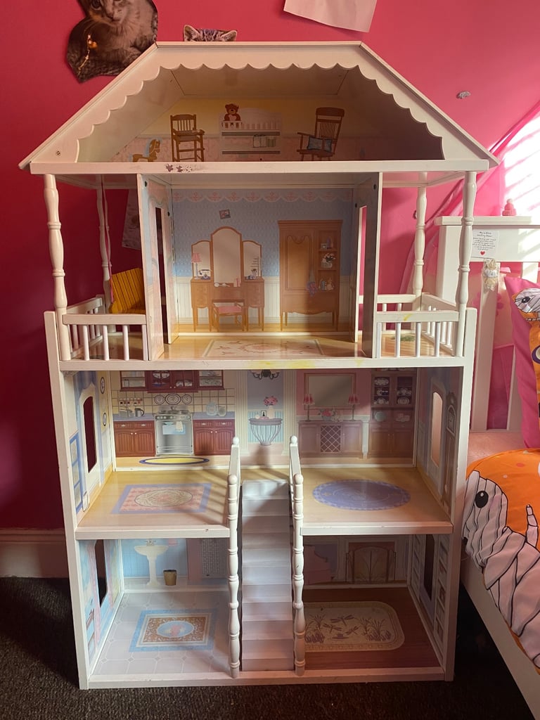 Doll house with furniture 
