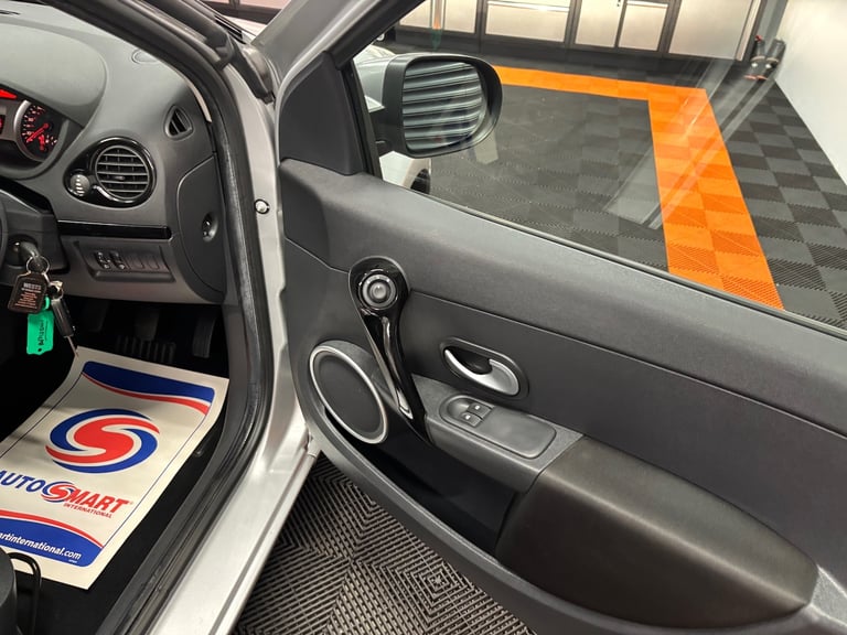 2012 Renault Clio 1.2 16V Dynamique TomTom 5dr HATCHBACK Petrol Manual