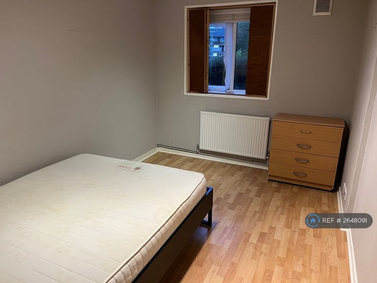 2 bedroom flat in Hartswood House, London, SW2 (2 bed) (#2648091)