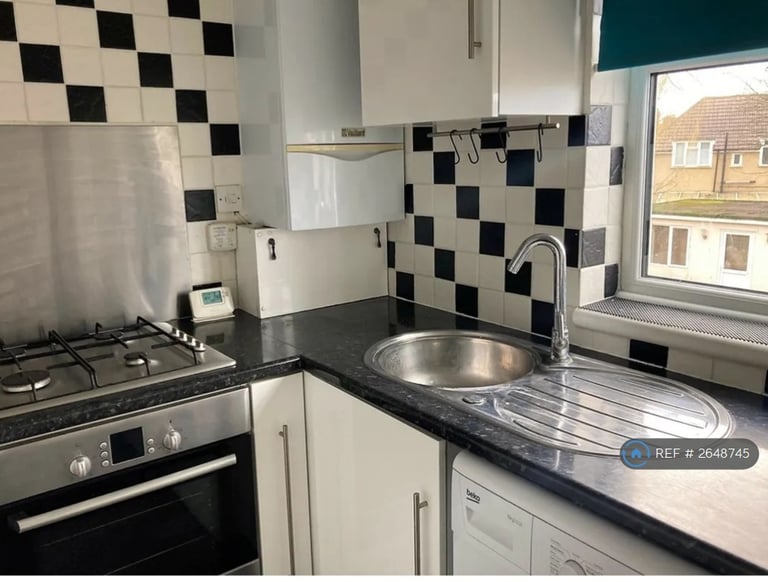 1 bedroom flat in Hainault Road, Romford, RM5 (1 bed) (#2648745)