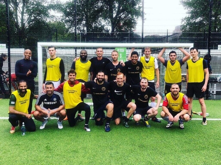PLAY FRIENDLY FOOTBALL GAMES ILFORD REDBRIDGE NEWBURY PARK PLAYERS TEAMS WANTED