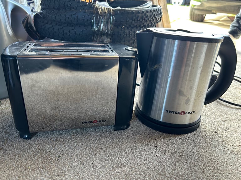 Camping kettle and toaster 