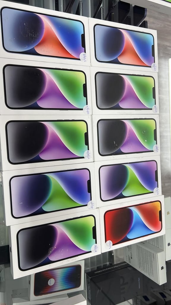 iPhone 14 128gb £300 256gb £320 512gb £340 unlocked with warranty