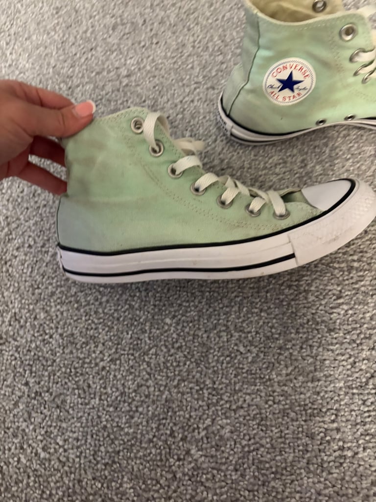 Hight tops converse size 4