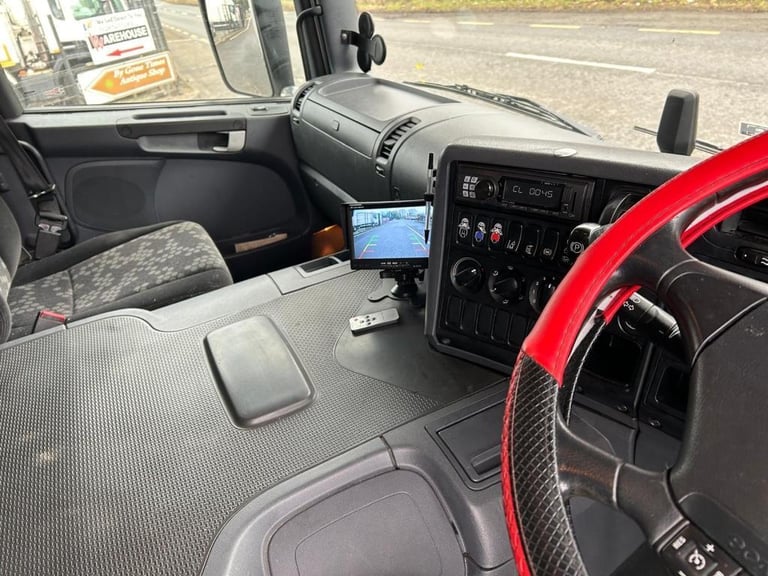 2018 Scania P250 Sleepercab with 27 1/2 Ft Curtainside Body